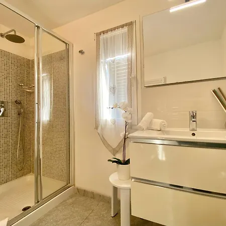 Casa Rosa Rapallo, Peaceful Multiple Surrounded By Greenery With Free Parking, Wifi & Air Conditioning, Welcome Kit Priority With Prosecco * راباللو