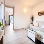Casa Rosa, * ラッパロ