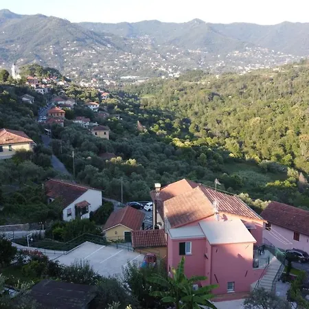 Casa Rosa, Peaceful Surrounded By Greenery With Free Parking, Wifi & Air Conditioning