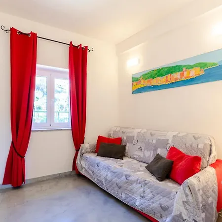 Casa Rosa, Peaceful Surrounded By Greenery With Free Parking, Wifi & Air Conditioning