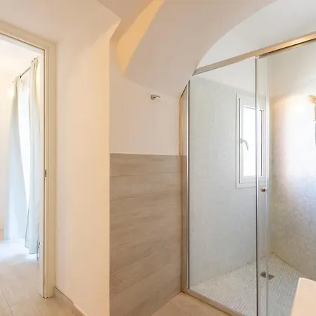 Casa Rosa, Peaceful Surrounded By Greenery With Free Parking, Wifi & Air Conditioning