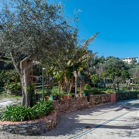 Casa Rosa, Peaceful Surrounded By Greenery With Free Parking, Wifi & Air Conditioning * Rapallo