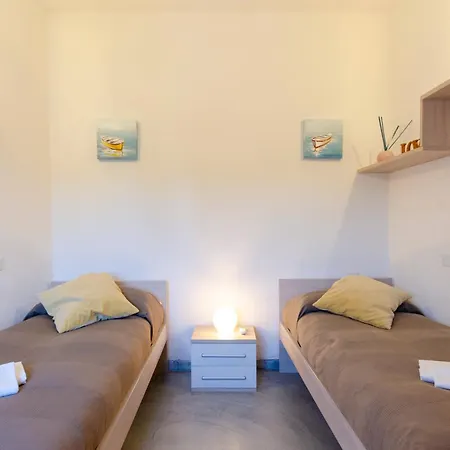 Casa Rosa, Peaceful Surrounded By Greenery With Free Parking, Wifi & Air Conditioning * Rapallo