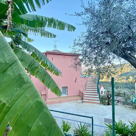 Casa Rosa, Peaceful Surrounded By Greenery With Free Parking, Wifi & Air Conditioning Apartment Rapallo