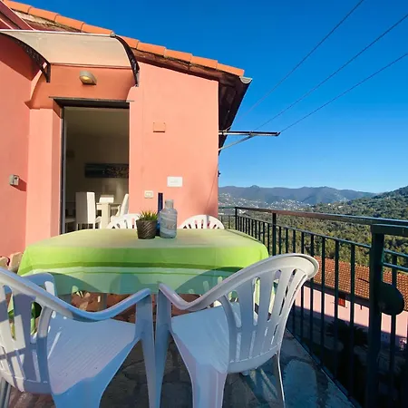 Casa Rosa Rapallo, Peaceful Multiple Surrounded By Greenery With Free Parking, Wifi & Air Conditioning, Welcome Kit Priority With Prosecco * Rapallo