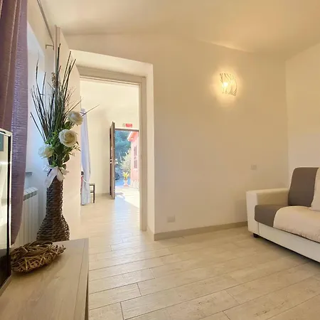 Casa Rosa, Peaceful Surrounded By Greenery With Free Parking, Wifi & Air Conditioning