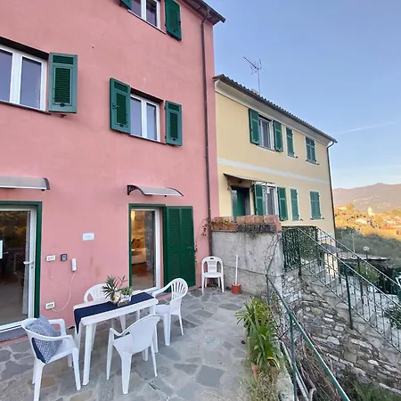Casa Rosa, Peaceful Surrounded By Greenery With Free Parking, Wifi & Air Conditioning Apartment