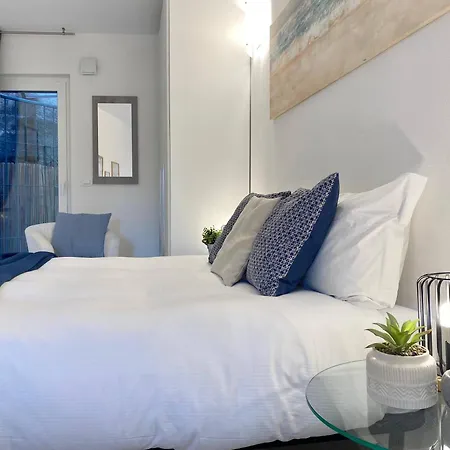 Apartment Casa Rosa, Peaceful Surrounded By Greenery With Free Parking, Wifi & Air Conditioning *