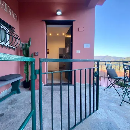 Casa Rosa, Peaceful Surrounded By Greenery With Free Parking, Wifi & Air Conditioning Apartment Rapallo