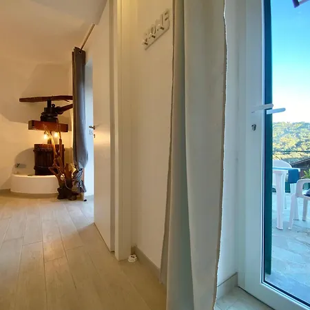 Casa Rosa, Peaceful Surrounded By Greenery With Free Parking, Wifi & Air Conditioning