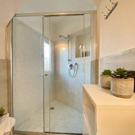 Apartment Casa Rosa, Peaceful Surrounded By Greenery With Free Parking, Wifi & Air Conditioning