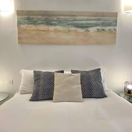 Casa Rosa, Peaceful Surrounded By Greenery With Free Parking, Wifi & Air Conditioning *