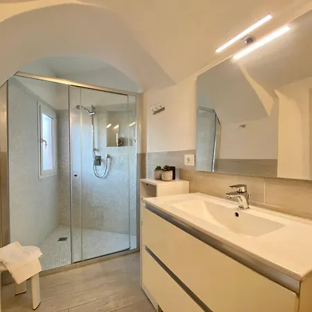 Casa Rosa, Peaceful Surrounded By Greenery With Free Parking, Wifi & Air Conditioning * Rapallo