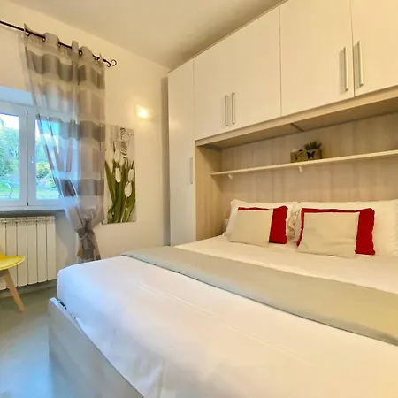 Casa Rosa, Rapallo, Peaceful Multiple Surrounded By Greenery With Free Parking, Wifi & Air Conditioning, Welcome Kit Priority With Prosecco