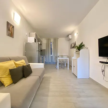 Casa Rosa, Peaceful Surrounded By Greenery With Free Parking, Wifi & Air Conditioning Apartment Rapallo