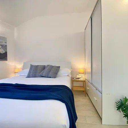 Apartment Casa Rosa, Peaceful Surrounded By Greenery With Free Parking, Wifi & Air Conditioning Rapallo