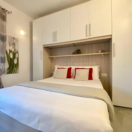 Casa Rosa Rapallo, Peaceful Multiple Surrounded By Greenery With Free Parking, Wifi & Air Conditioning, Welcome Kit Priority With Prosecco * Rapallo